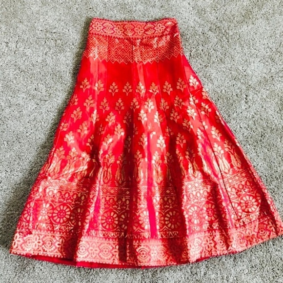 Skirt and Dupatta - Picture 2 of 3